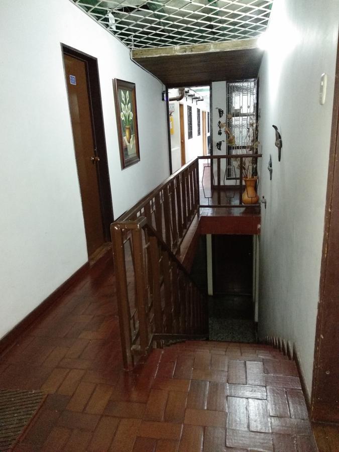 Отель La Casa De Huespedes Богота Экстерьер фото
